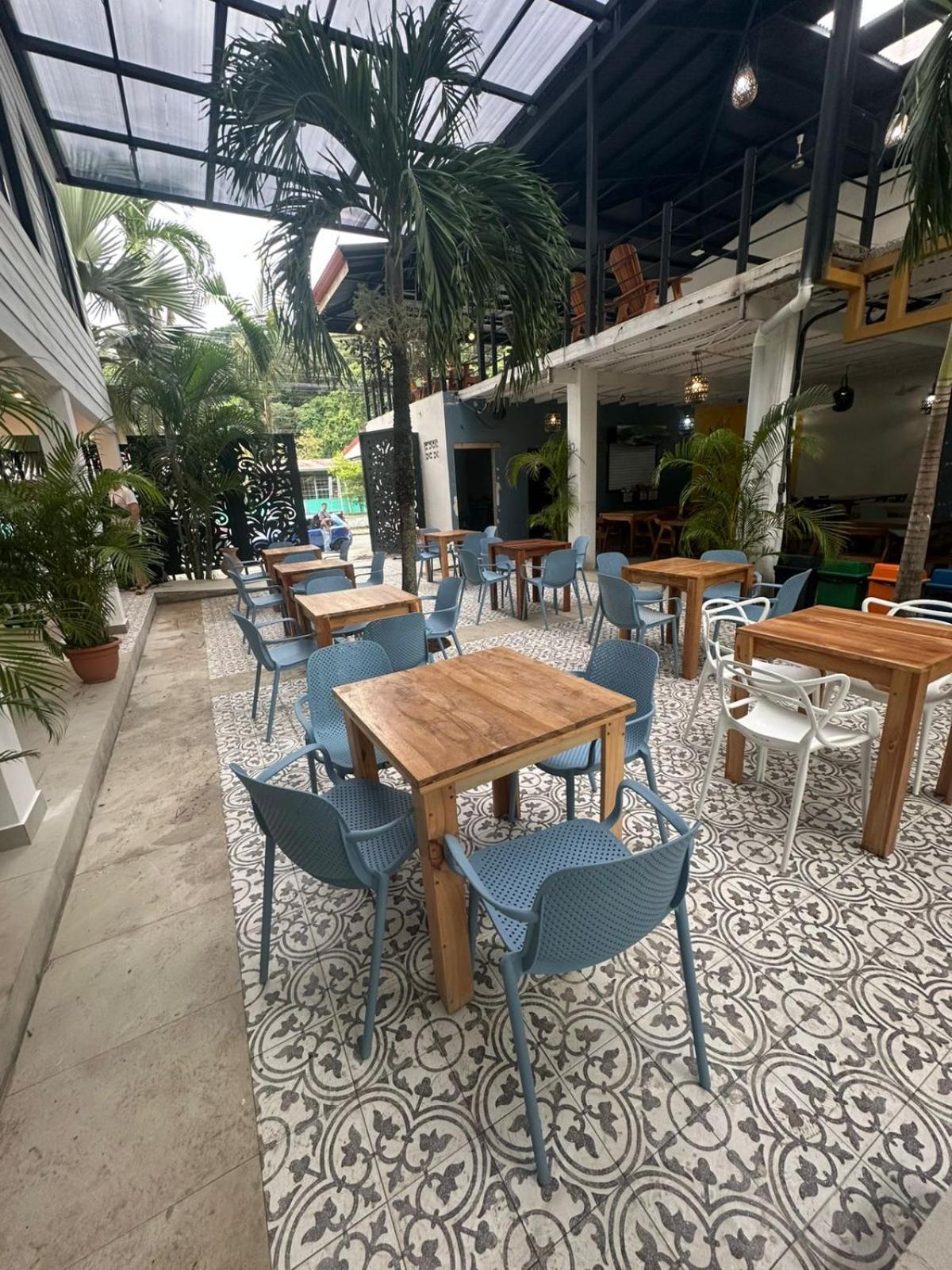 Wide Mouth Frog Quepos Hostel Manuel Antonio Exterior photo
